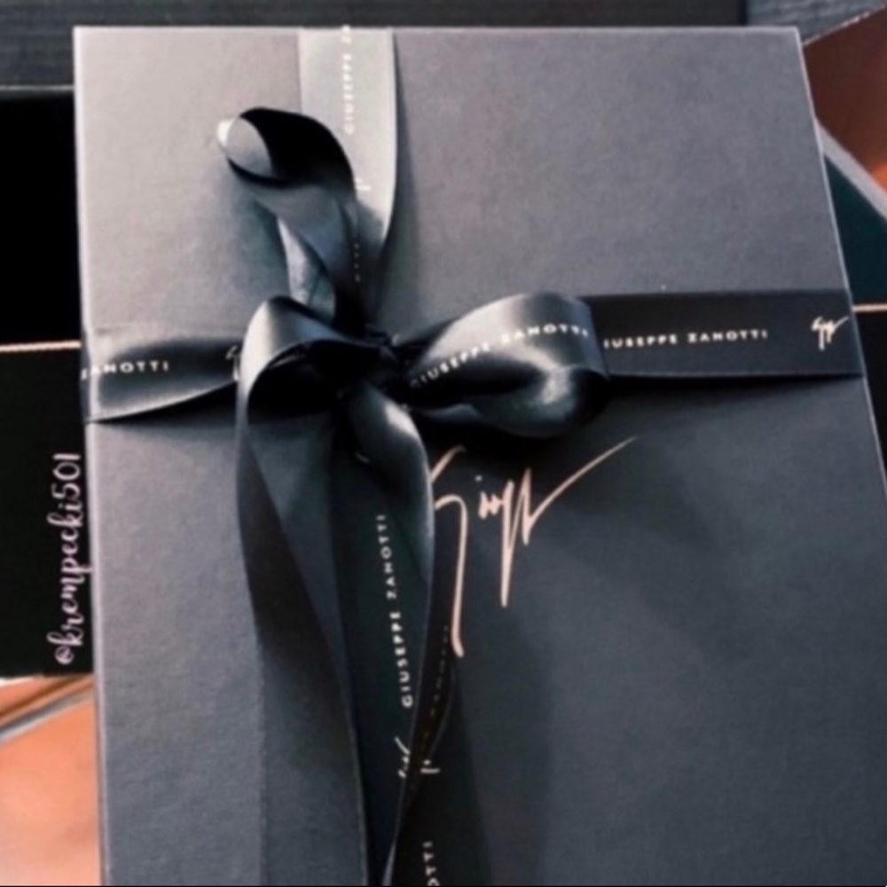 🤍giuseppe zanotti NEW Swarovski crystal silver heart heels - Picture 11 of 11